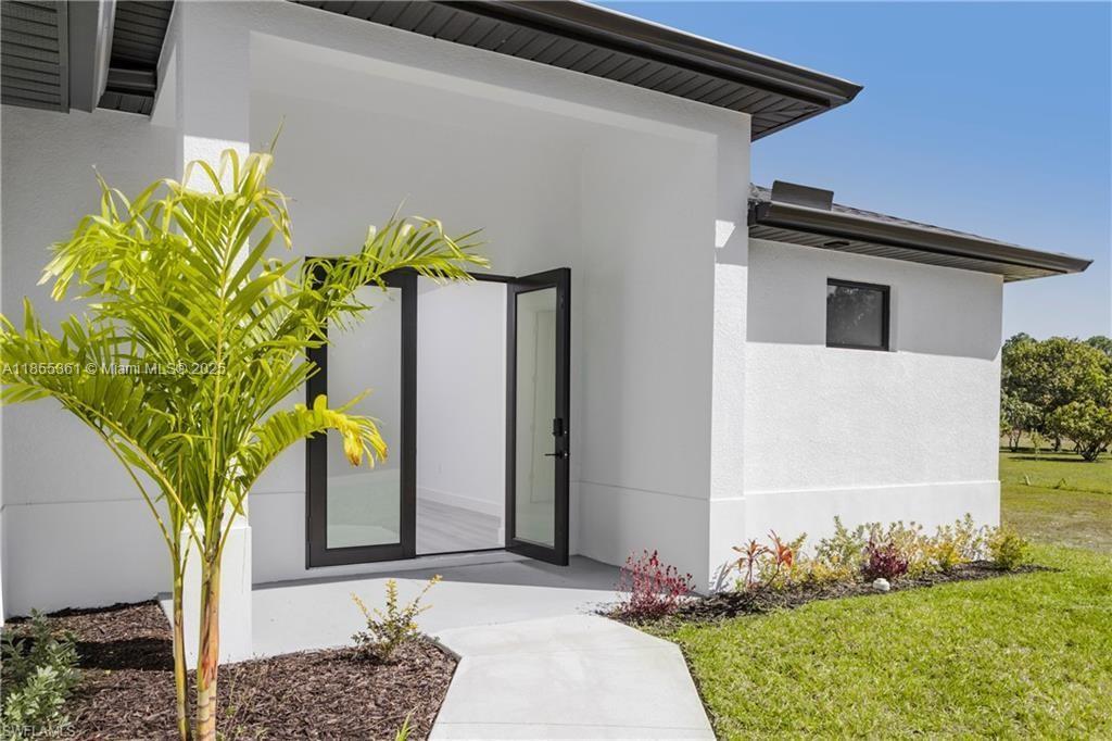 829 Gillian Ave, Lehigh Acres FL 33974