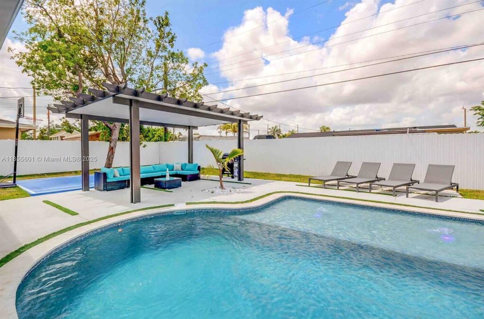 3530 SW 104th Ave, Miami FL 33165 photo 3