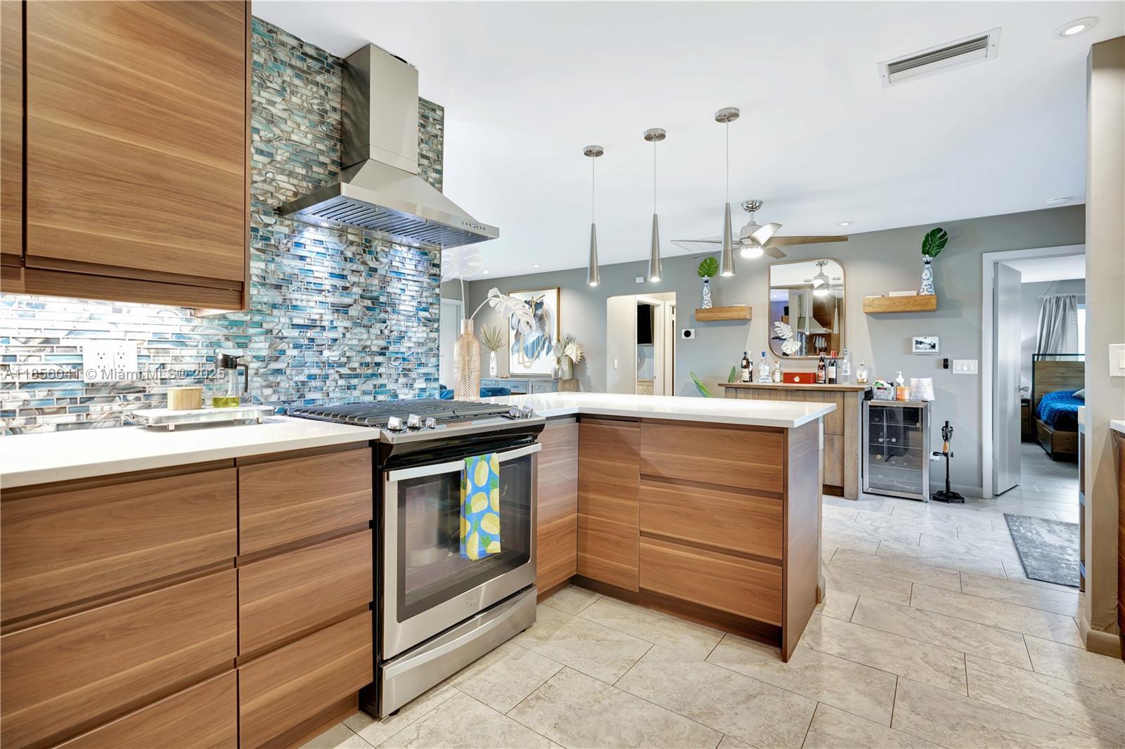 553 Riverside Drive, Palm Beach Gardens FL 33410 photo 2