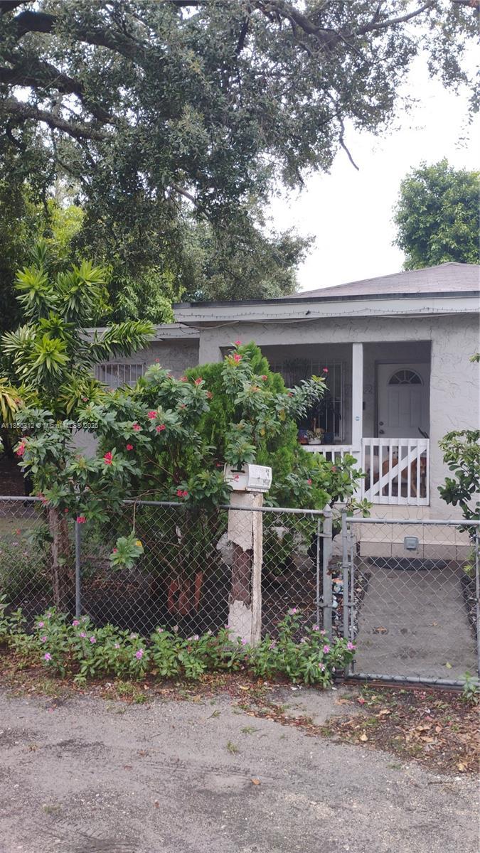 7312 NW 17th Ct, Miami FL 33147 photo 2