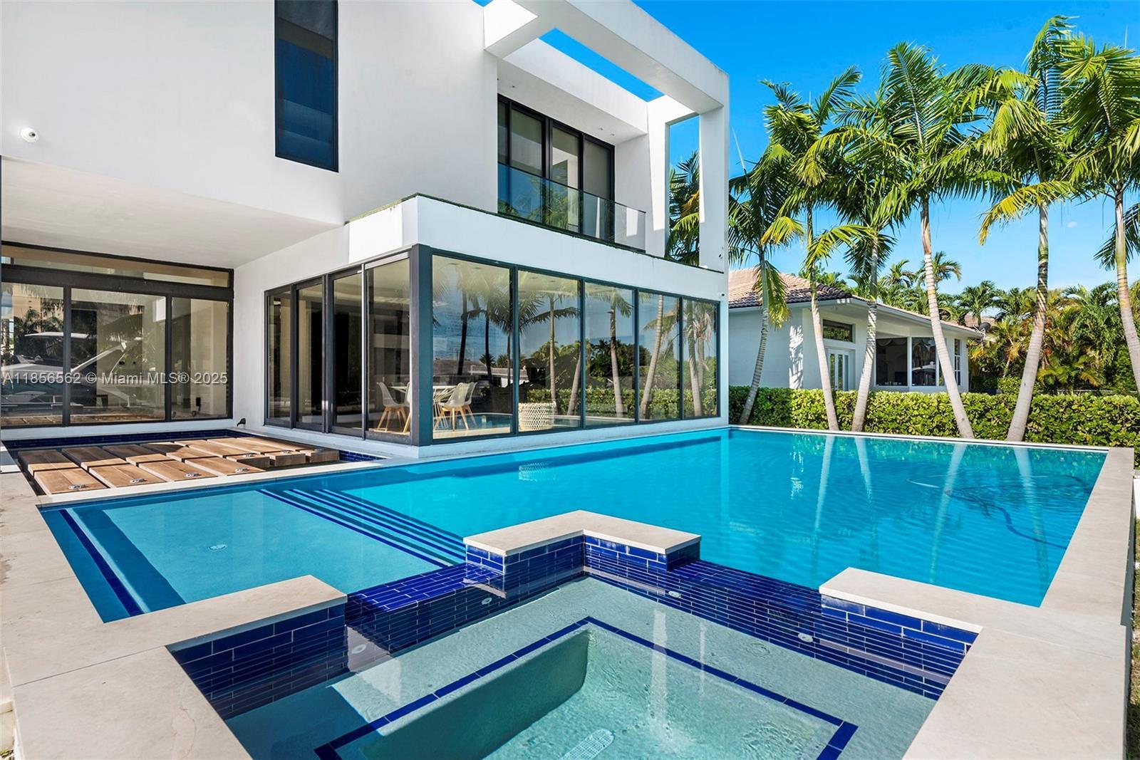 418 Sunset Dr, Hallandale Beach FL 33009 photo 4