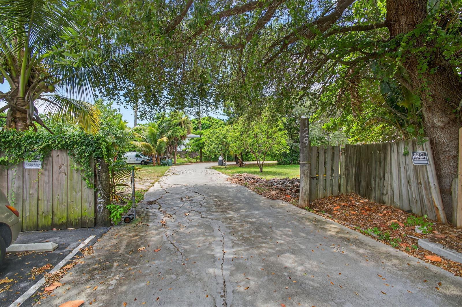 129 Fleming Avenue, FL 33463 photo 2