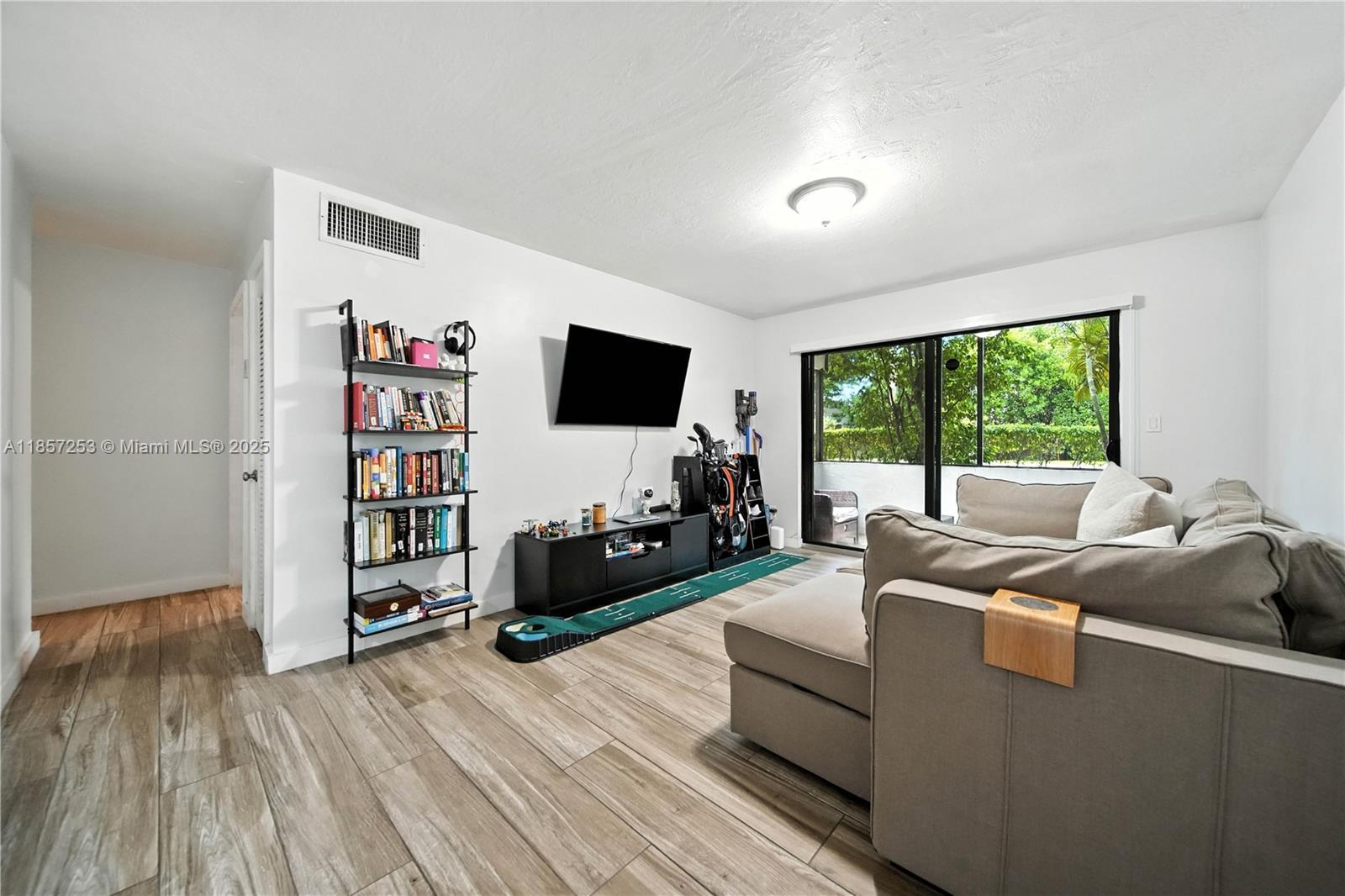 8701 SW 141st St # B1, Palmetto Bay FL 33176