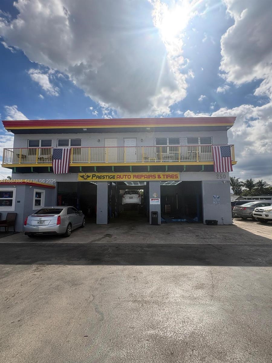 250 NE 44th St, Oakland Park FL 33334