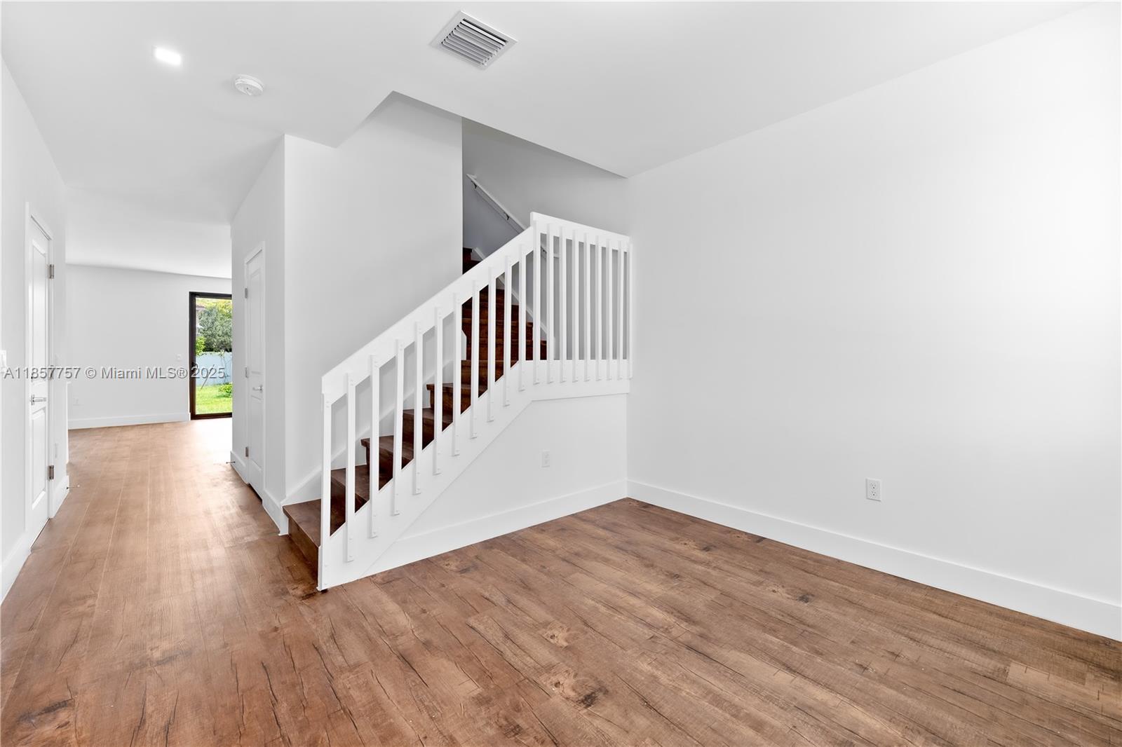880 SW 1st St, Florida City FL 33034 photo 4