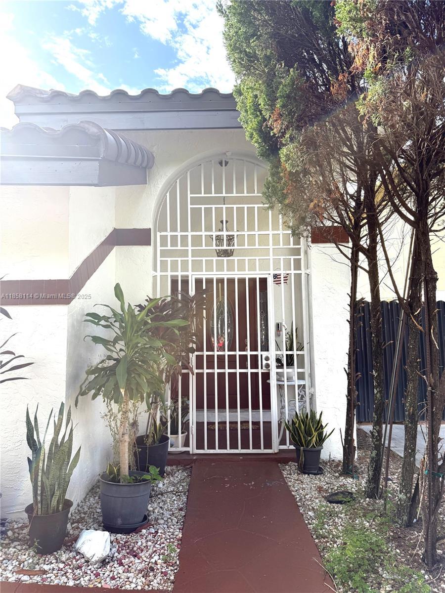 11266 SW 33rd St, Miami FL 33165 photo 2