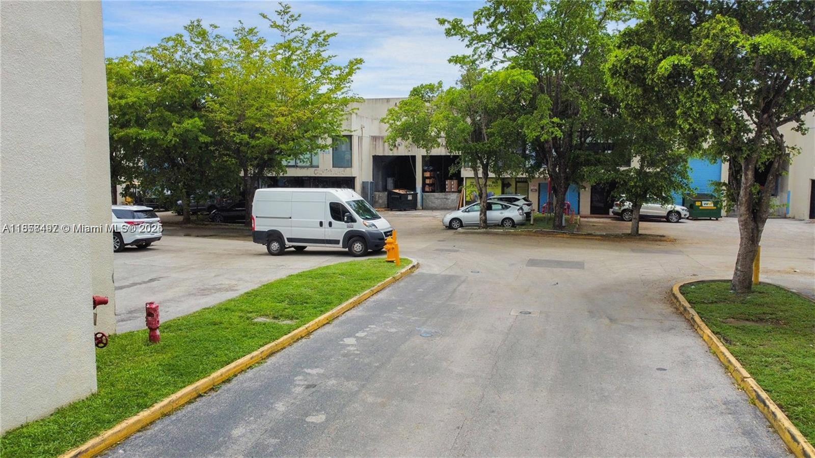 Miami, FL 33166 photo 4