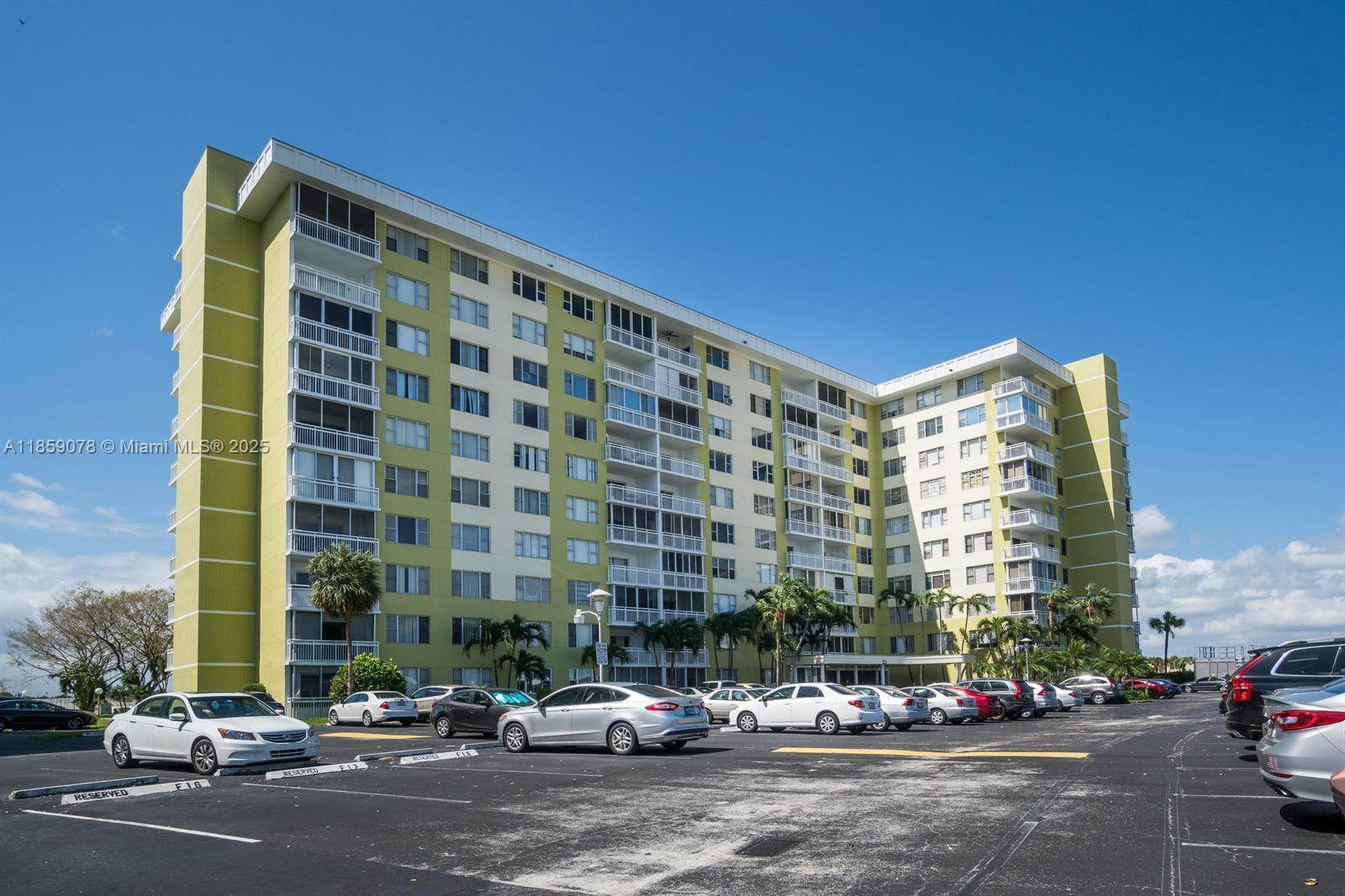 4400 Hillcrest Dr # 520C, Hollywood FL 33021