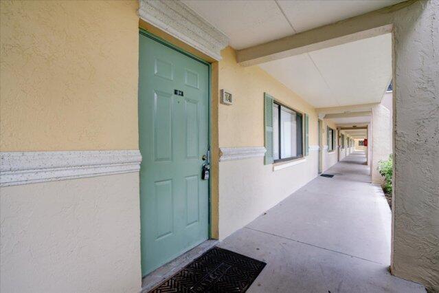 1104 Meadows Circle, Boynton Beach FL 33436 photo 4