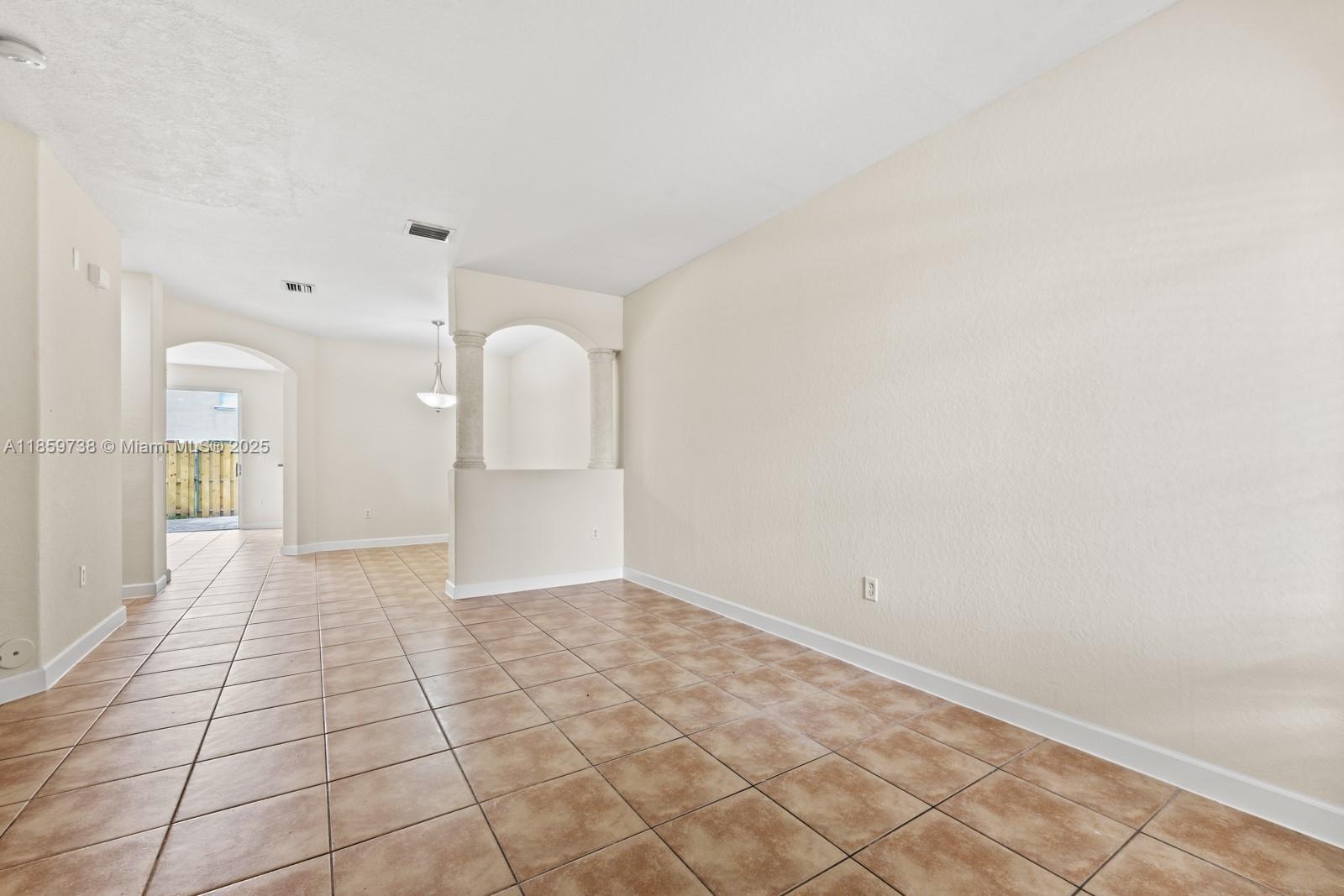 2557 SE 14th St, Homestead FL 33035 photo 3