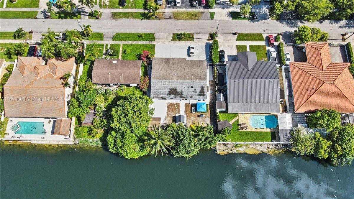 528 W 45th Pl, Hialeah FL 33012 photo 5