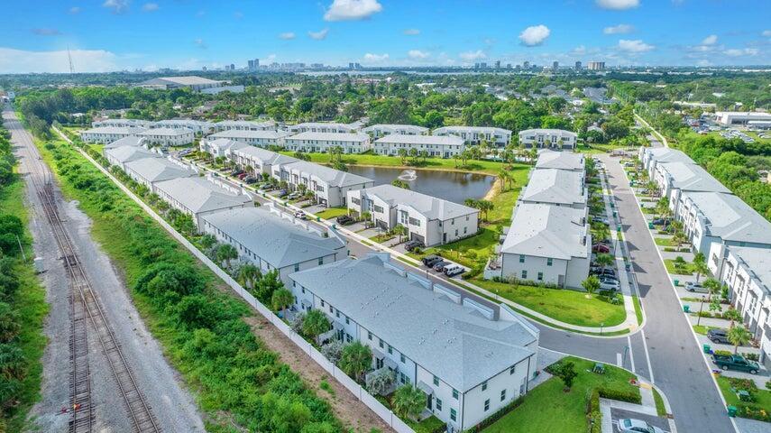 5688 Mentmore Drive, Mangonia Park FL 33407 photo 2