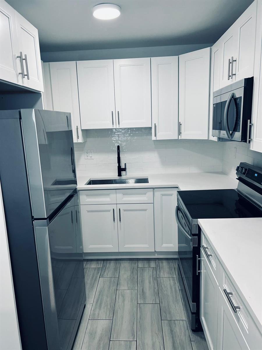 930 N 14 Court Apt 6, Hollywood FL 33020