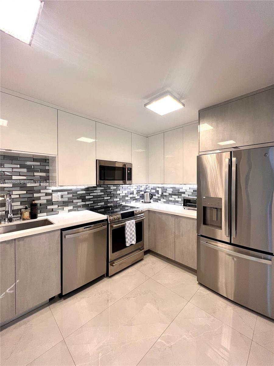 100 Bayview Dr # 1524, Sunny Isles Beach FL 33160 photo 2