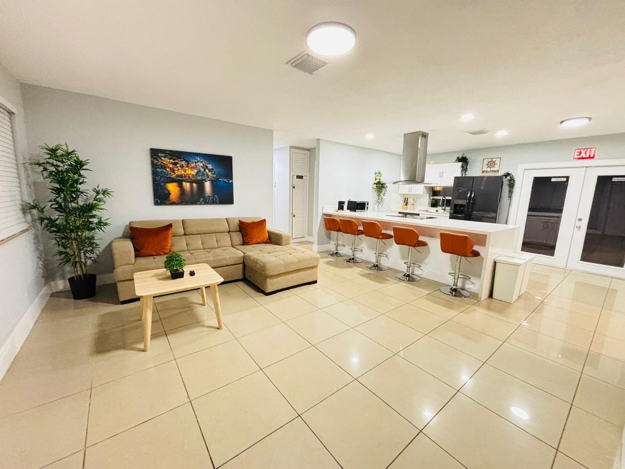 2010 NE 1st Avenue, Pompano Beach FL 33060 photo 2