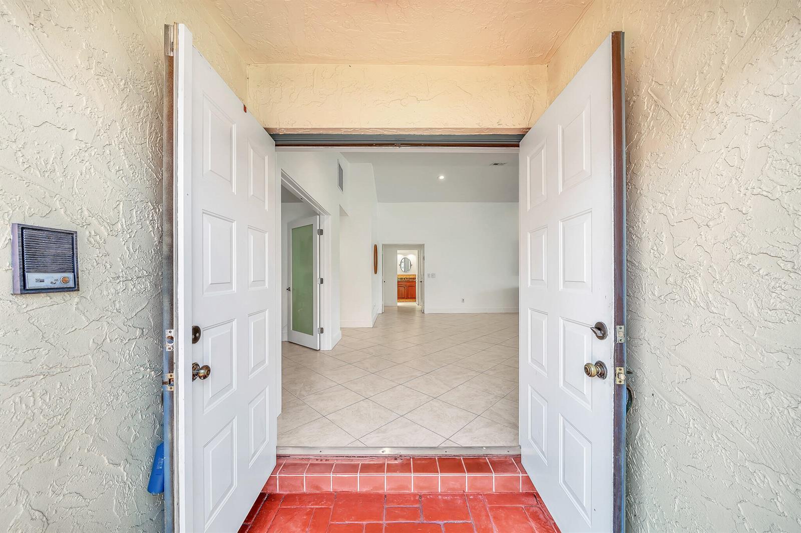 10255 Sunset Bend Drive, Boca Raton FL 33428 photo 2