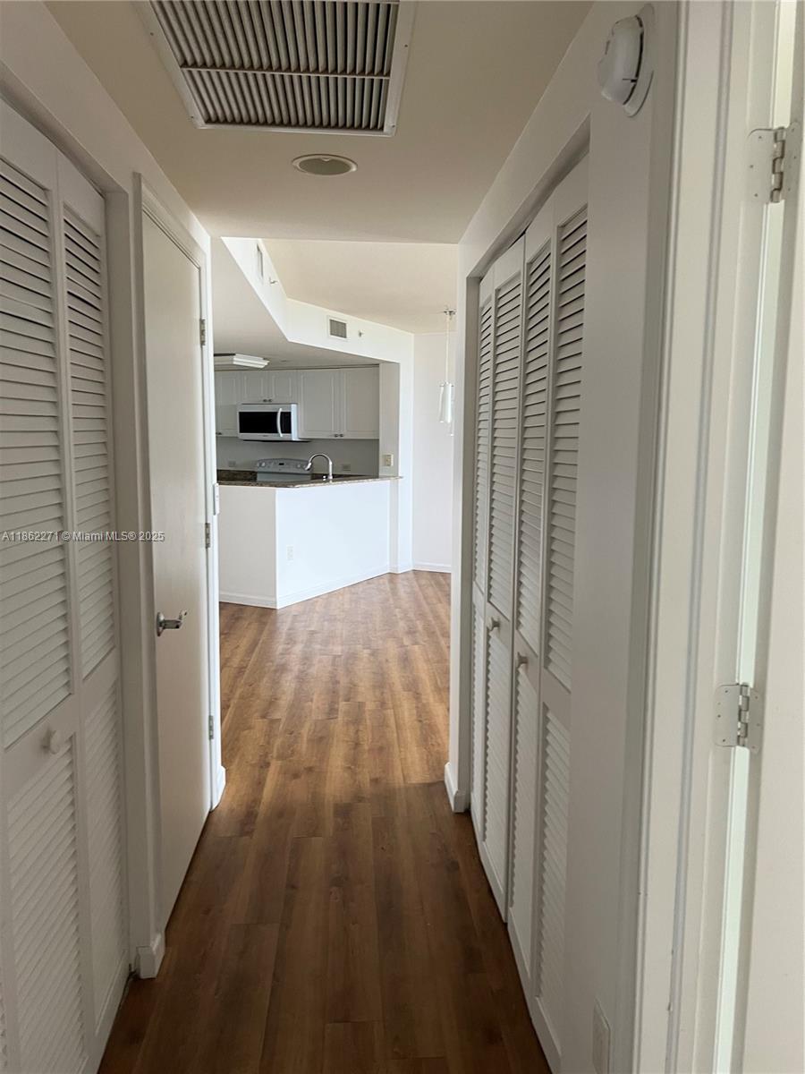 19501 W Country Club Dr # 1411, Aventura FL 33180 photo 5