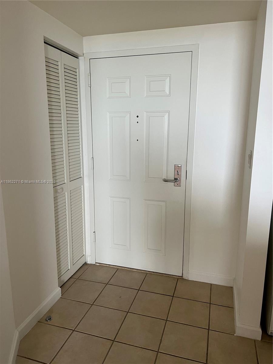 19501 W Country Club Dr # 1411, Aventura FL 33180 photo 4