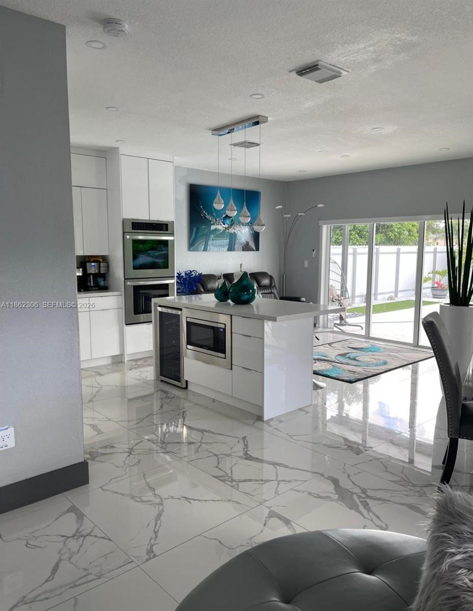 318 NE 31st Ave, Homestead FL 33033 photo 3