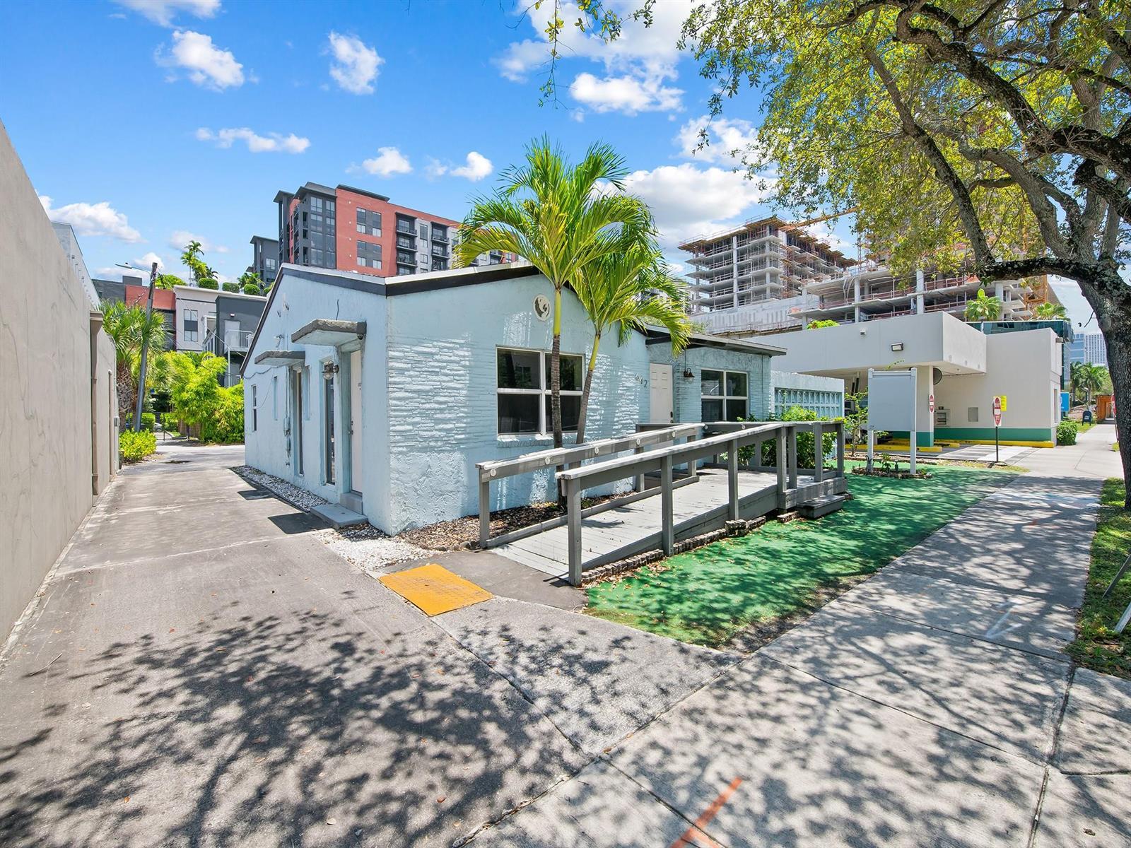 642 NE 3rd Avenue, Fort Lauderdale FL 33304 photo 2