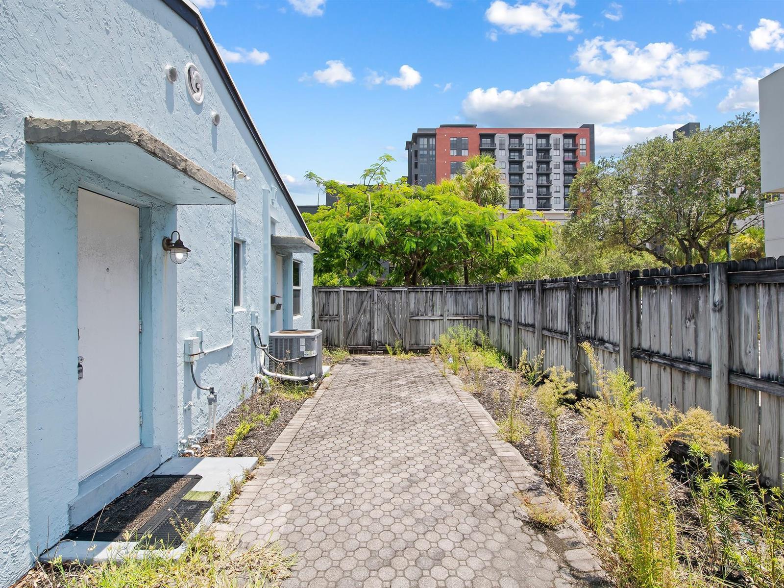 642 NE 3rd Avenue, Fort Lauderdale FL 33304 photo 4