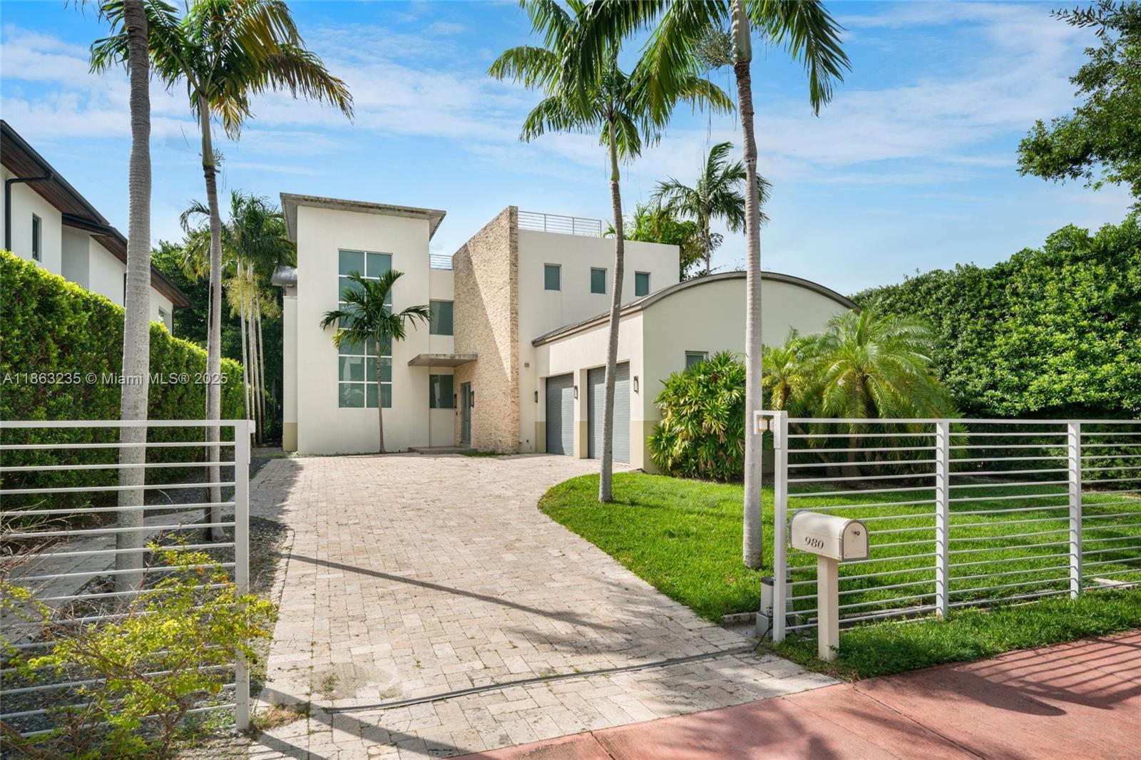 980 W 48th St, Miami Beach FL 33140 photo 2