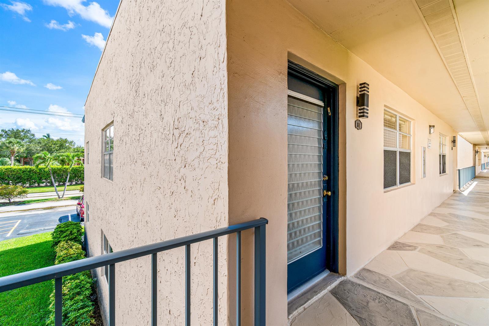184 Flanders D, Delray Beach FL 33484 photo 2