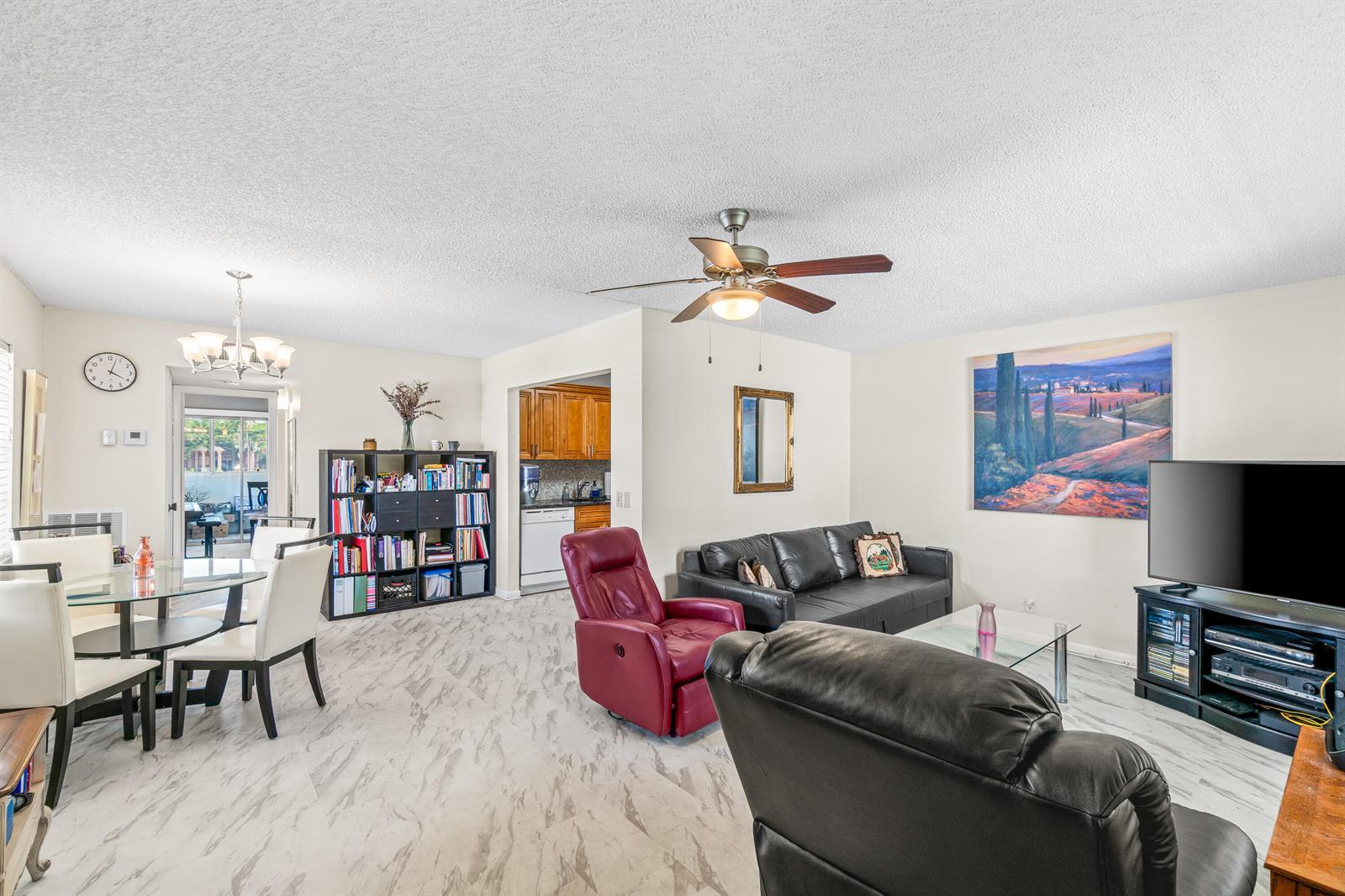 184 Flanders D, Delray Beach FL 33484 photo 4
