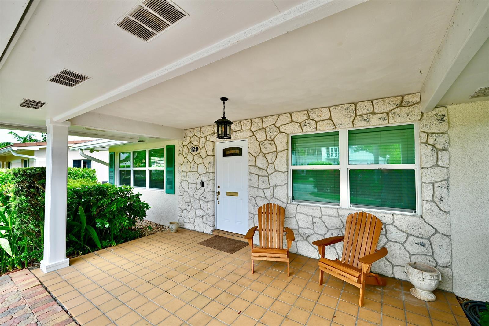 129 Alhambra Place, West Palm Beach FL 33405 photo 2