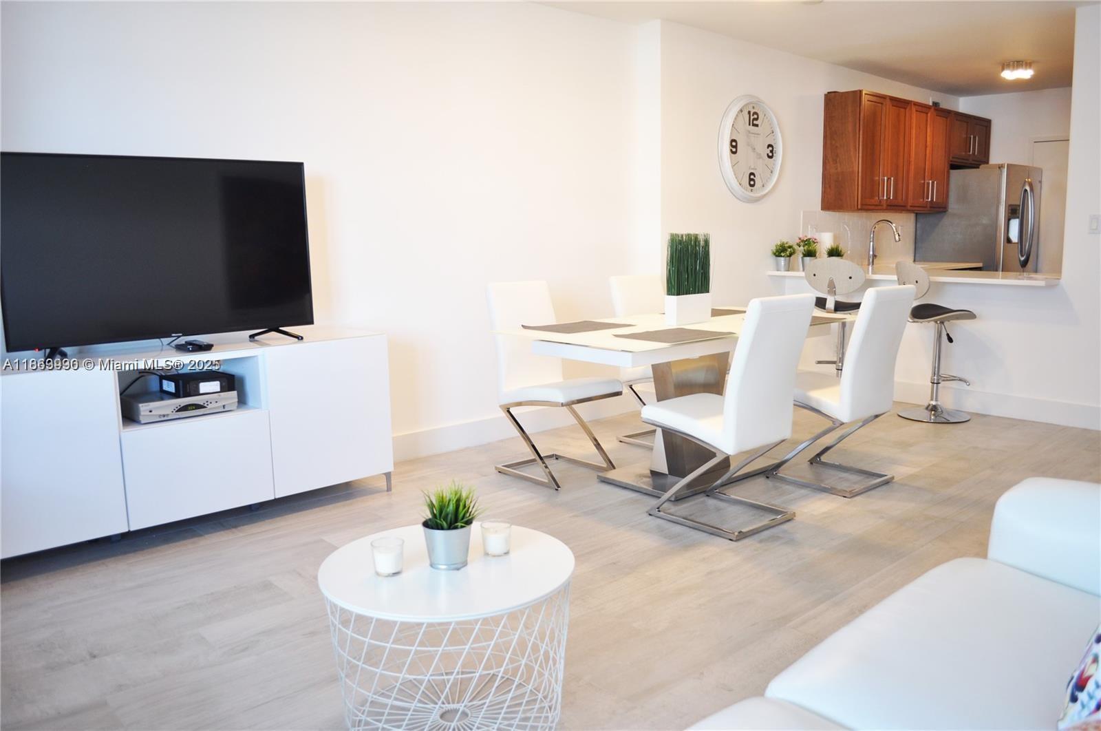 100 Lincoln Rd # 435, Miami Beach FL 33139 photo 4