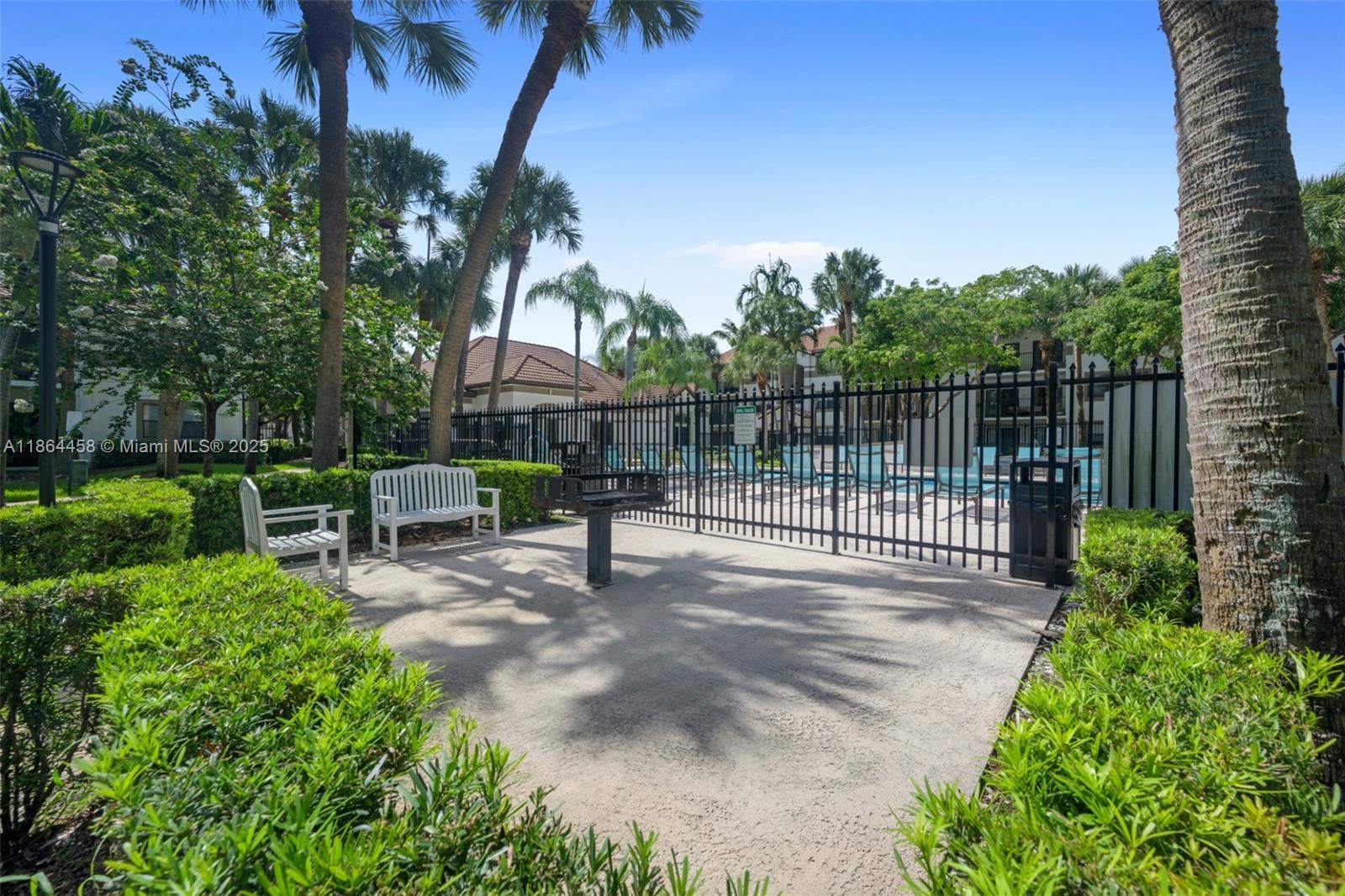 530 S Park Rd # 11, Hollywood FL 33021 photo 2