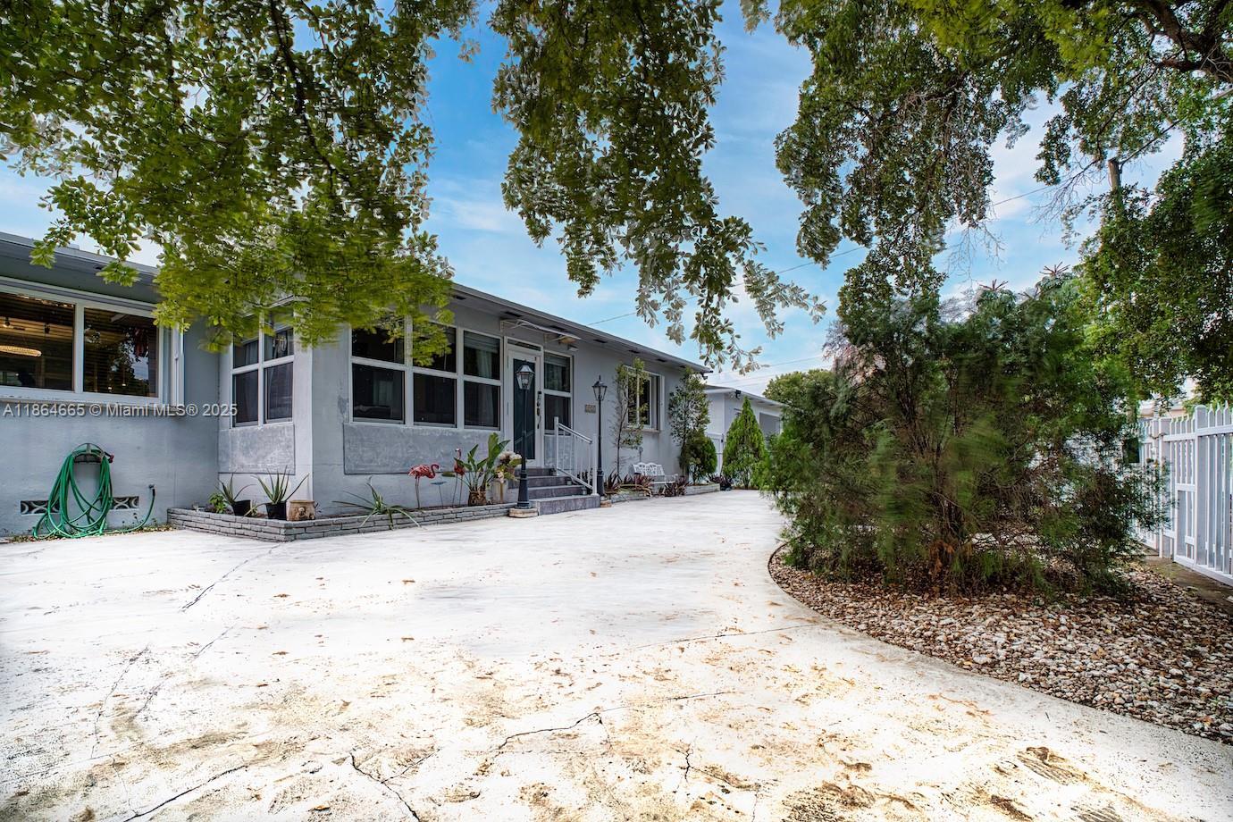 1923 Dewey St, Hollywood FL 33020 photo 3