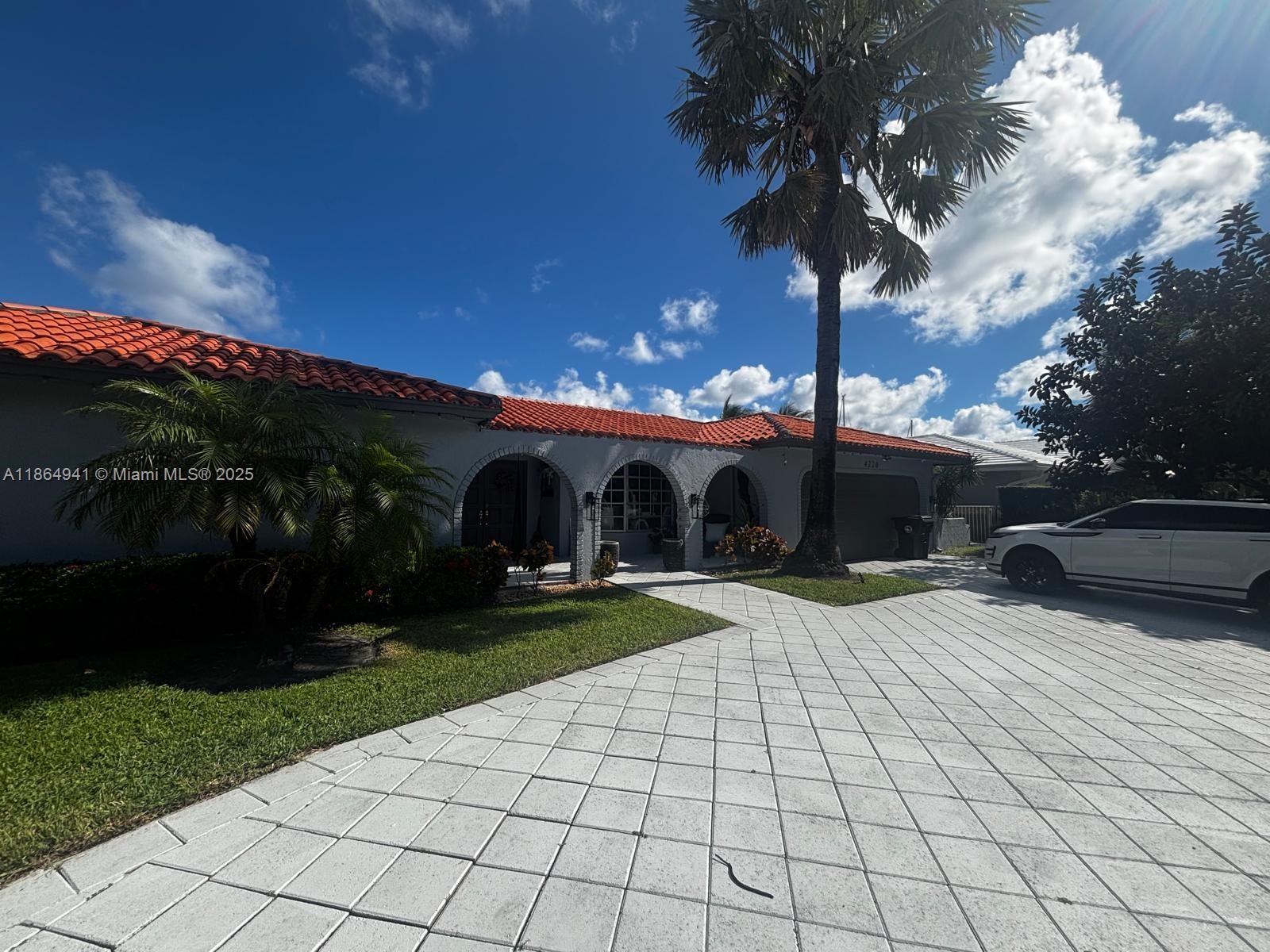 4220 NE 27th Ave, Lighthouse Point FL 33064 photo 2