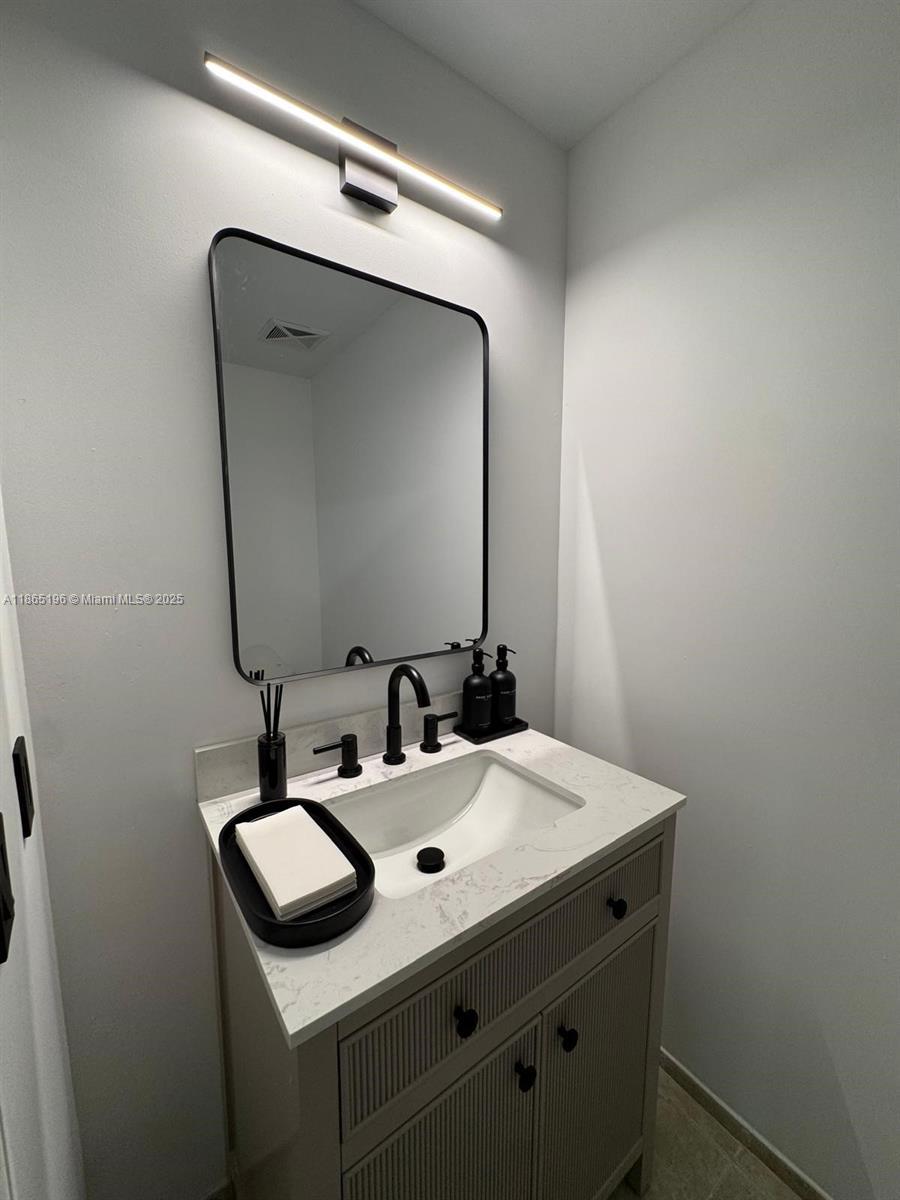 60 SW 13th St # 1406, Miami FL 33130 photo 4