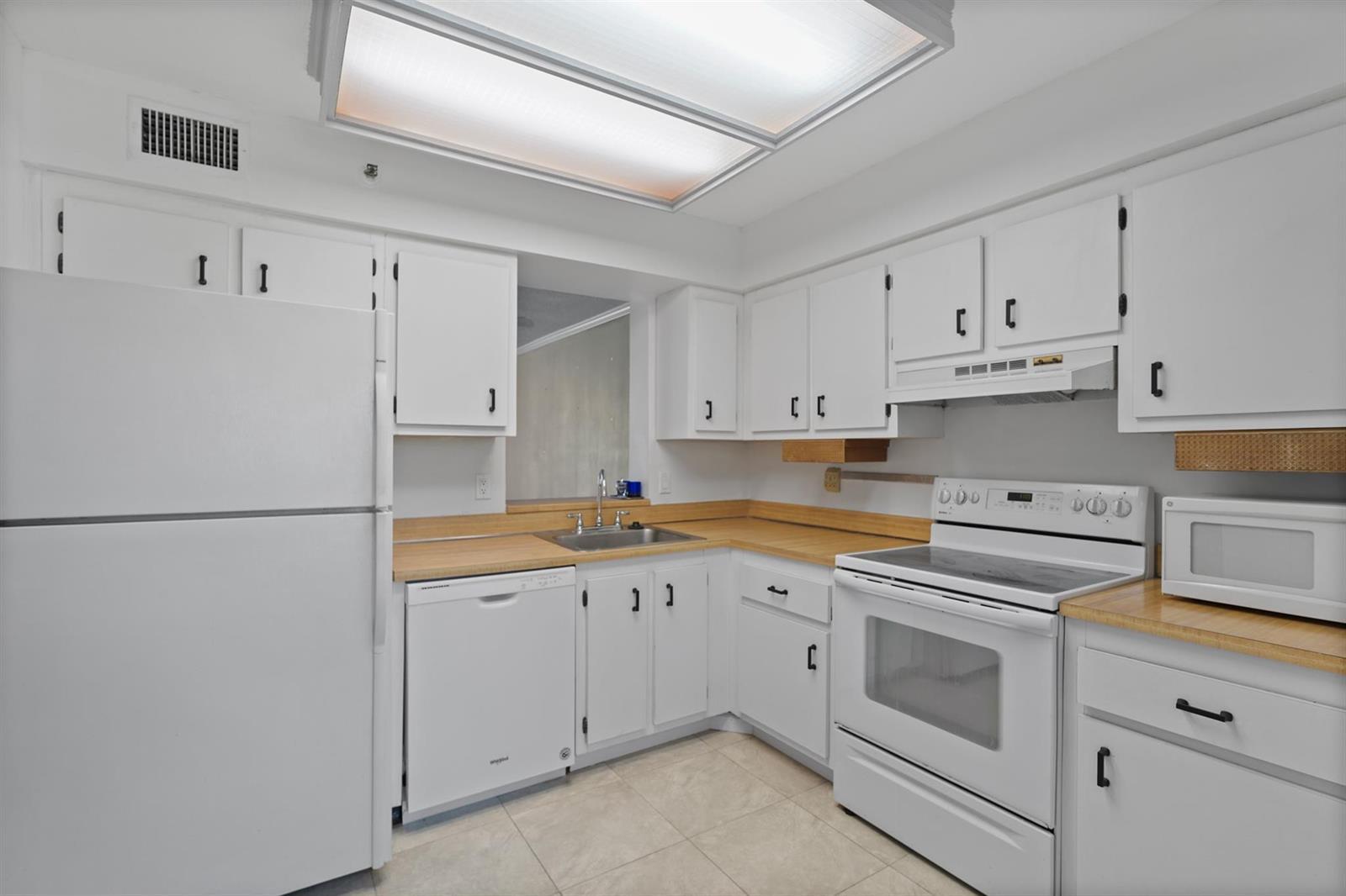 4550 NW 18th Avenue # 301, Deerfield Beach FL 33064 photo 2