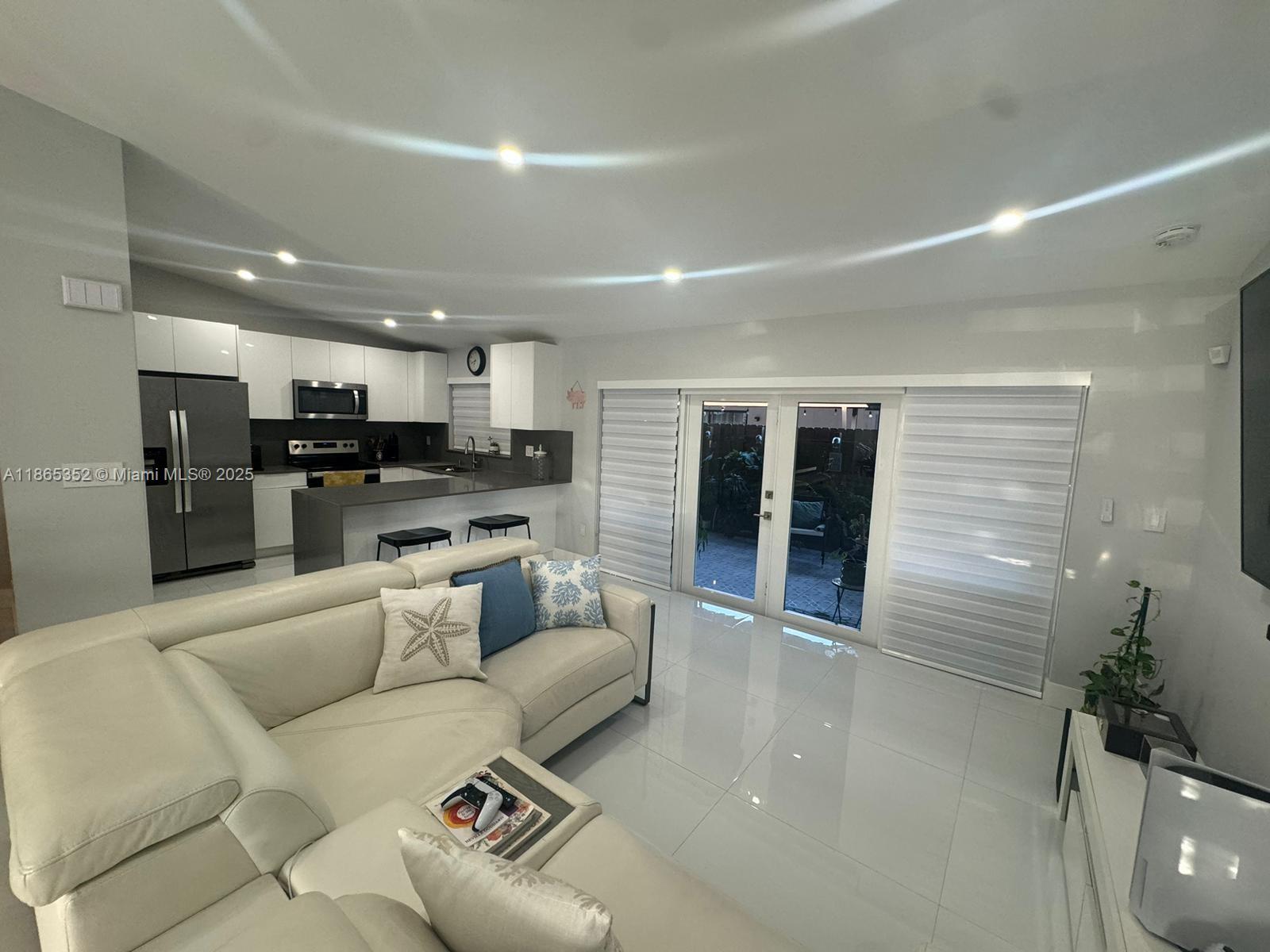 1051 NW 128th Ave, Miami FL 33182 photo 5