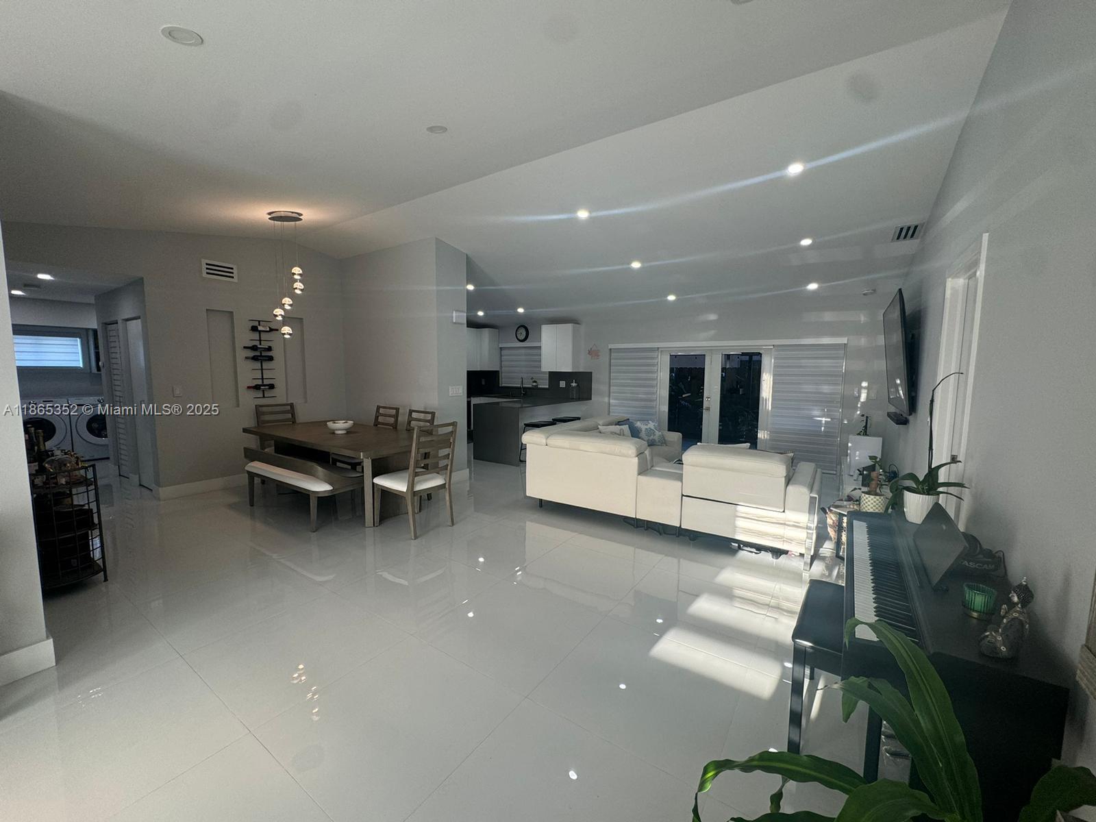 1051 NW 128th Ave, Miami FL 33182 photo 4