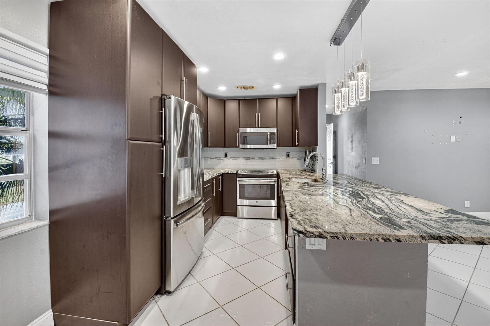 624 Flanders M, Delray Beach FL 33484 photo 5