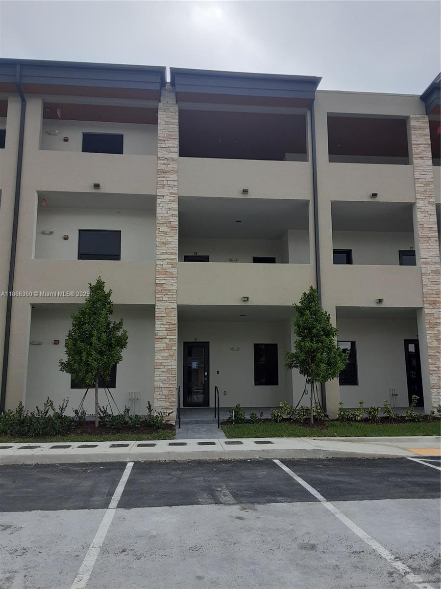 8175 NW 104th Ave # 35, Doral FL 33178 photo 3