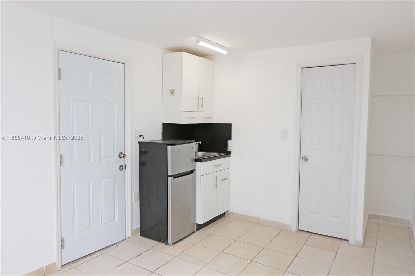 230 SW 16th Ave # 5, Miami FL 33135 photo 3