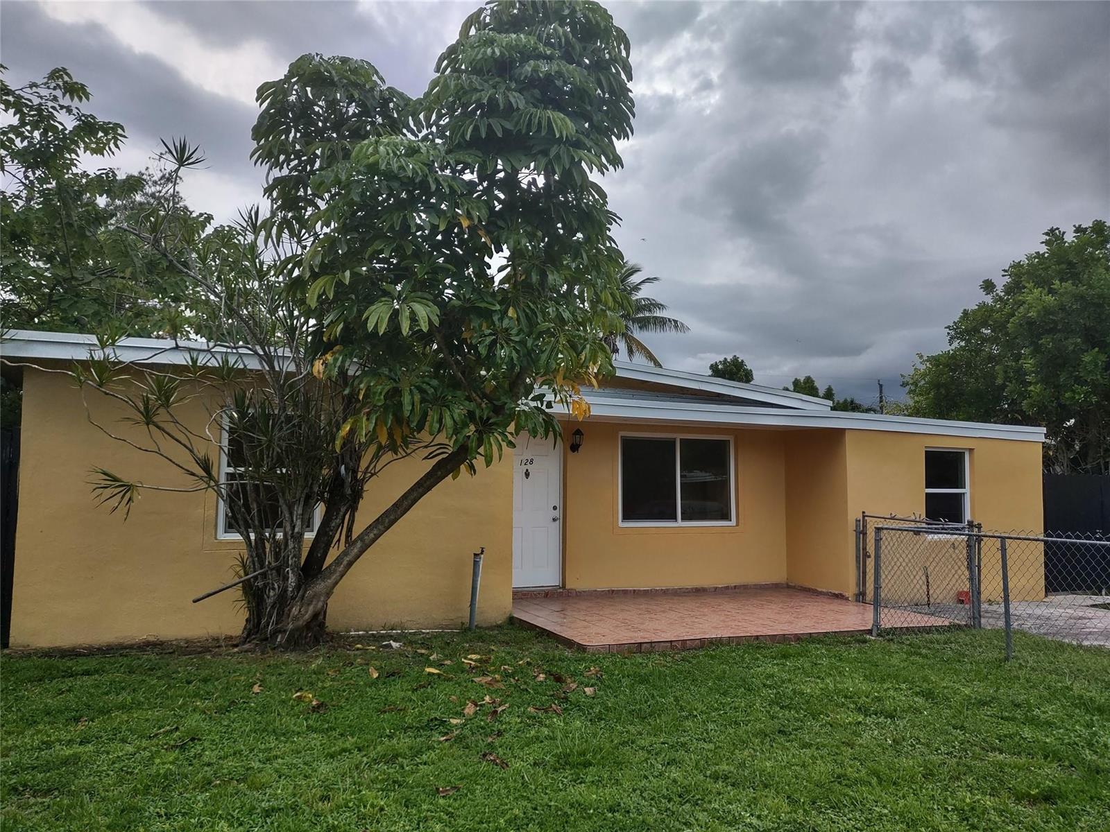 128 Miami Gardens Road, West Park FL 33023