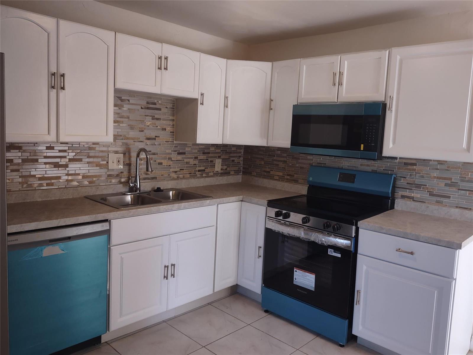 128 Miami Gardens Road, West Park FL 33023 photo 5
