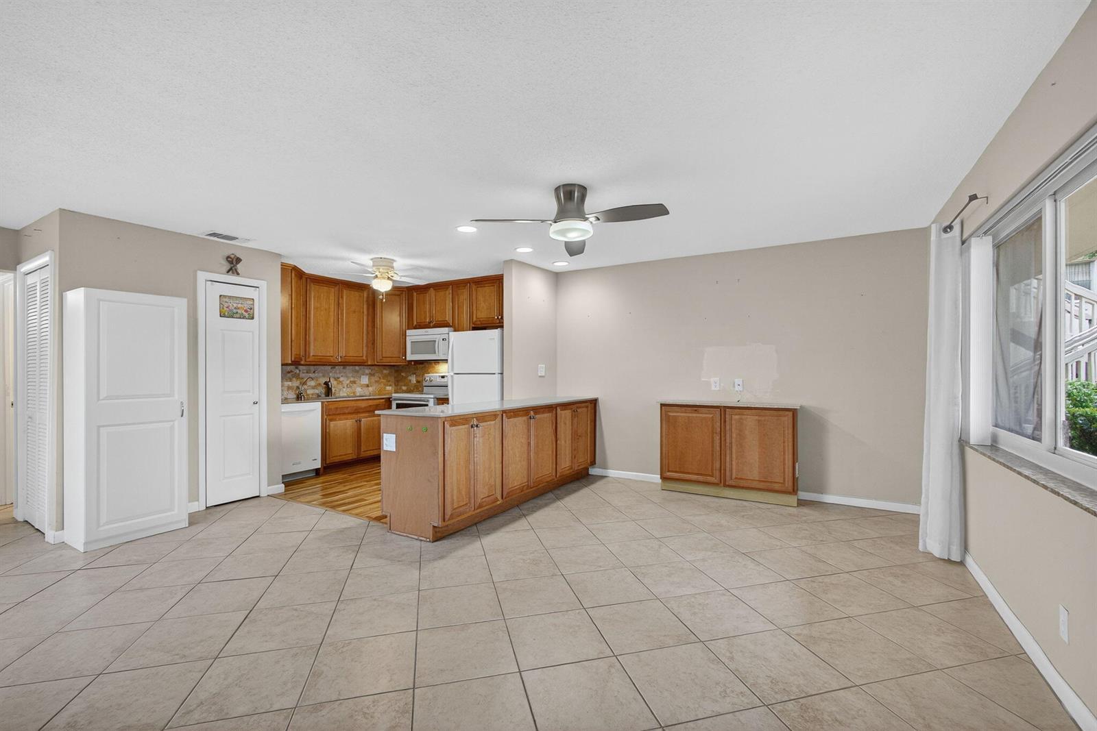 221 Coventry J, West Palm Beach FL 33417