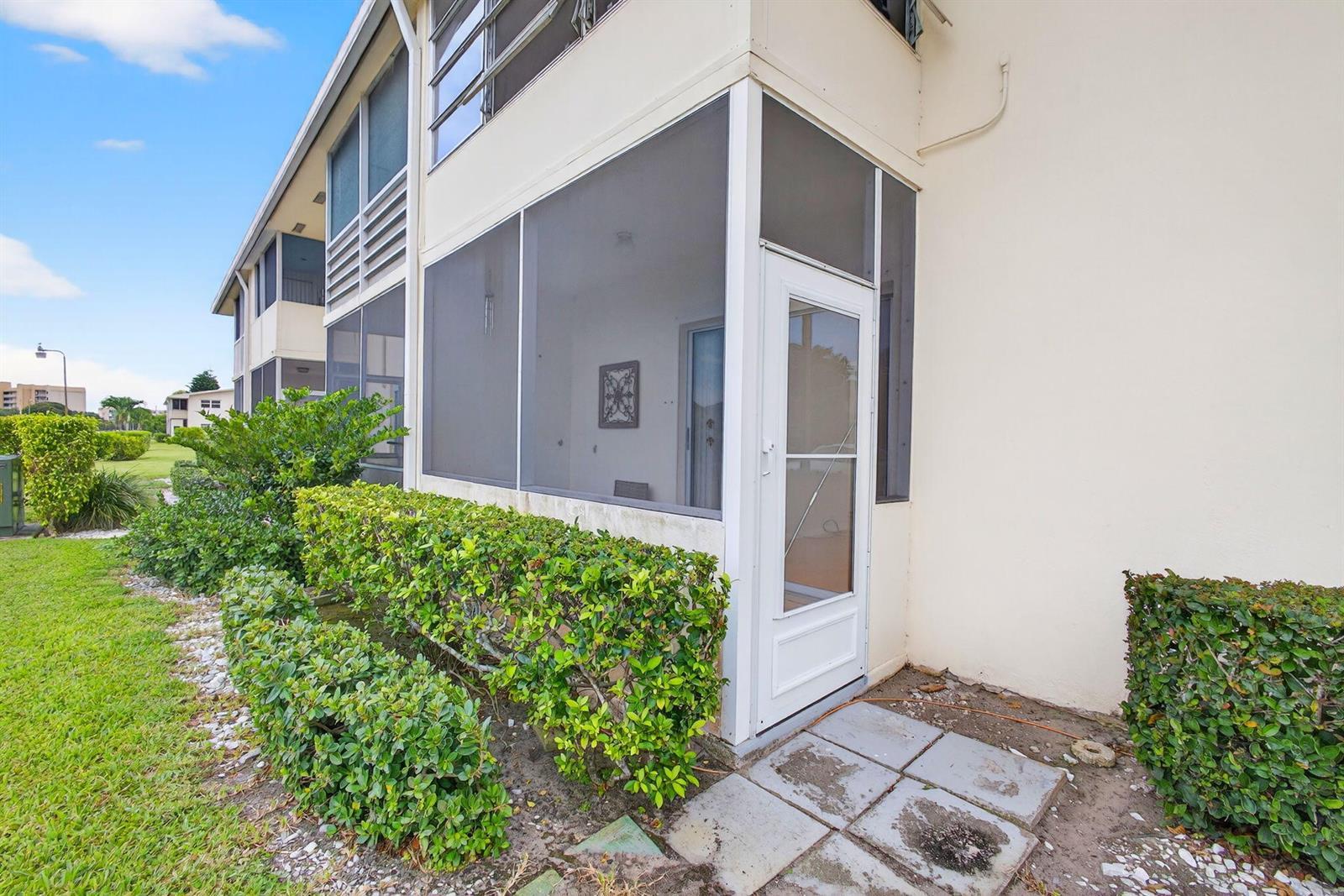 221 Coventry J, West Palm Beach FL 33417 photo 5