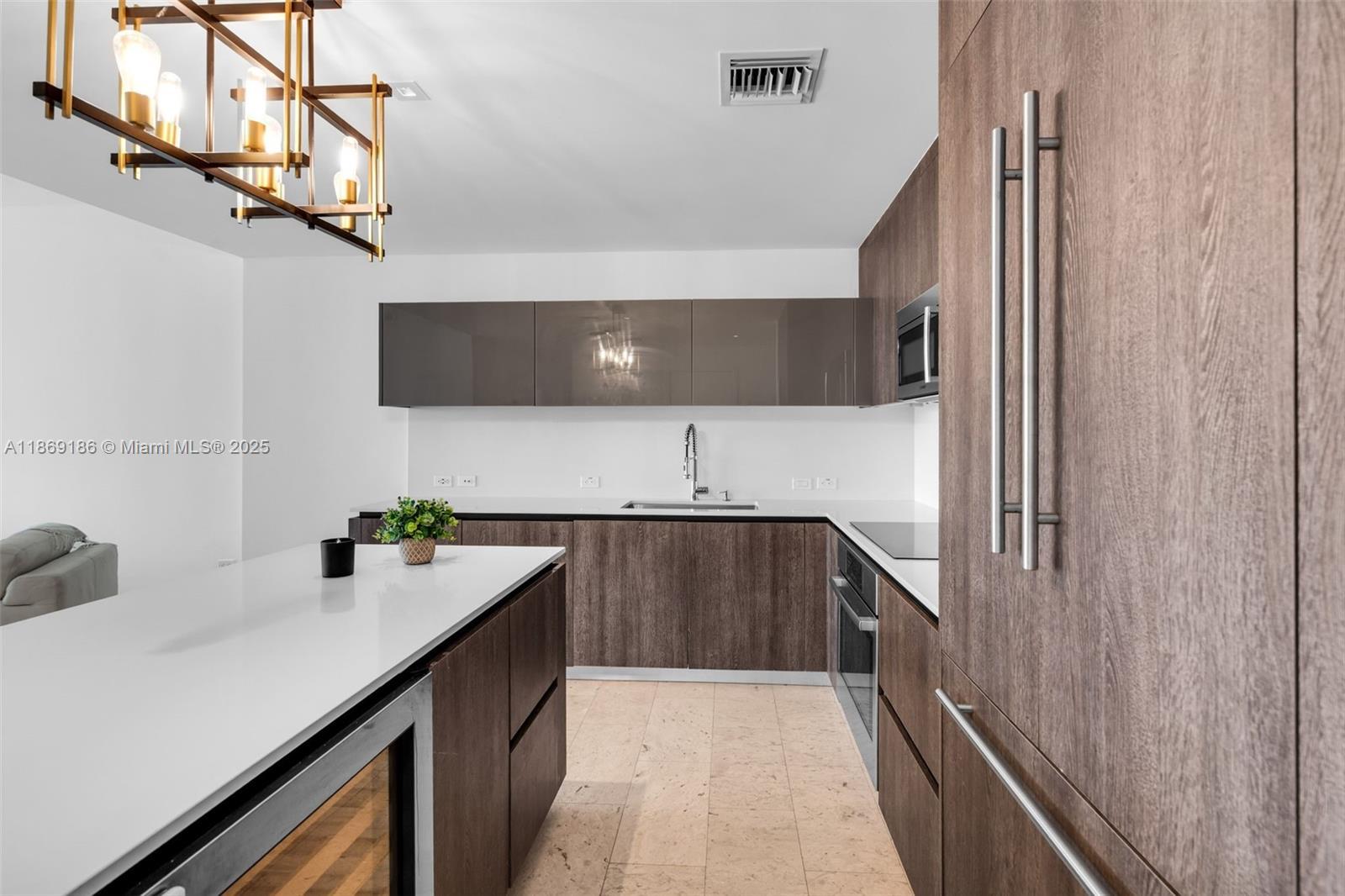 68 SE 6th St # 2410, Miami FL 33131 photo 2