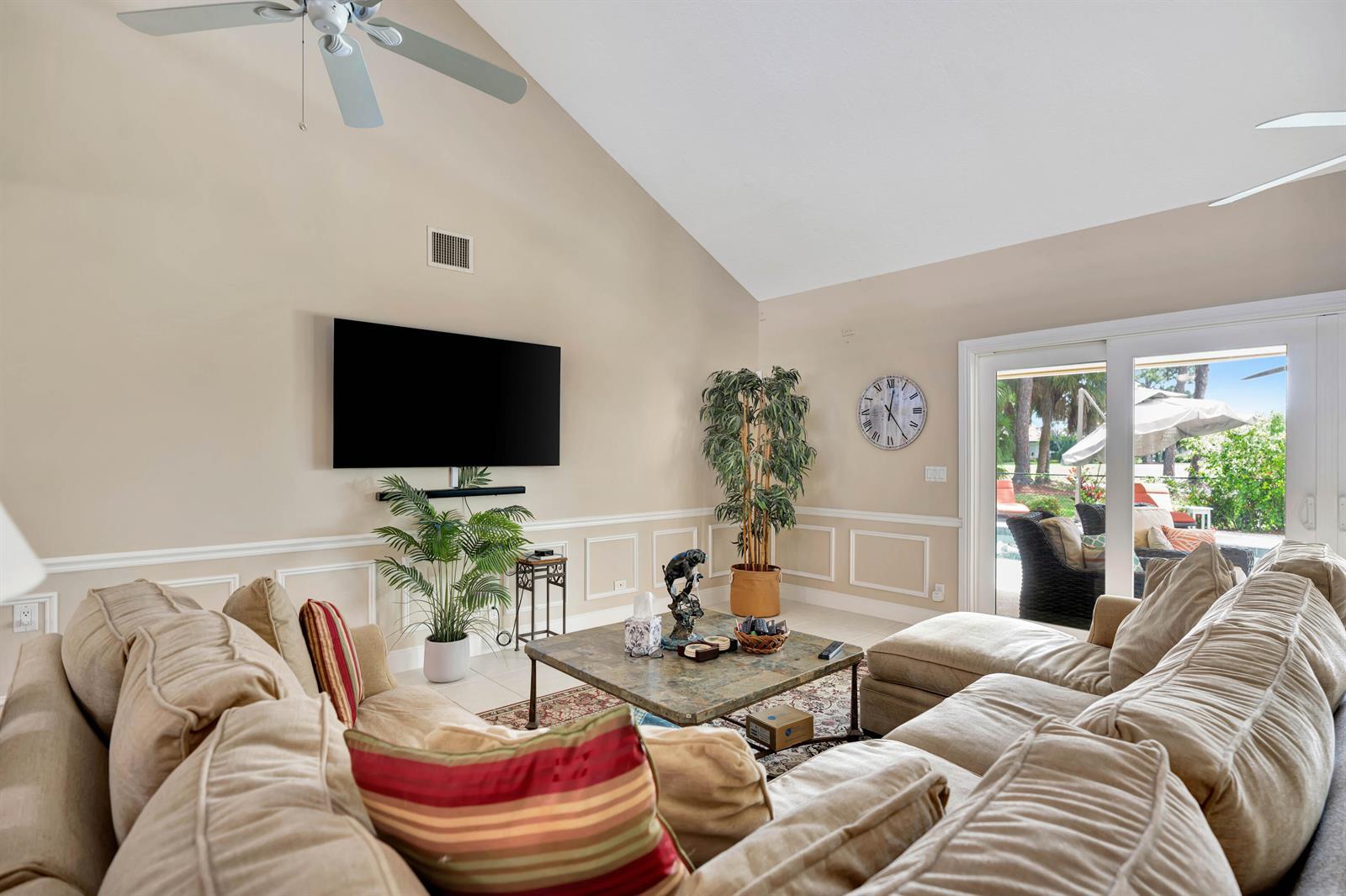 11 Berwick Road NE, Palm Beach Gardens FL 33418 photo 3