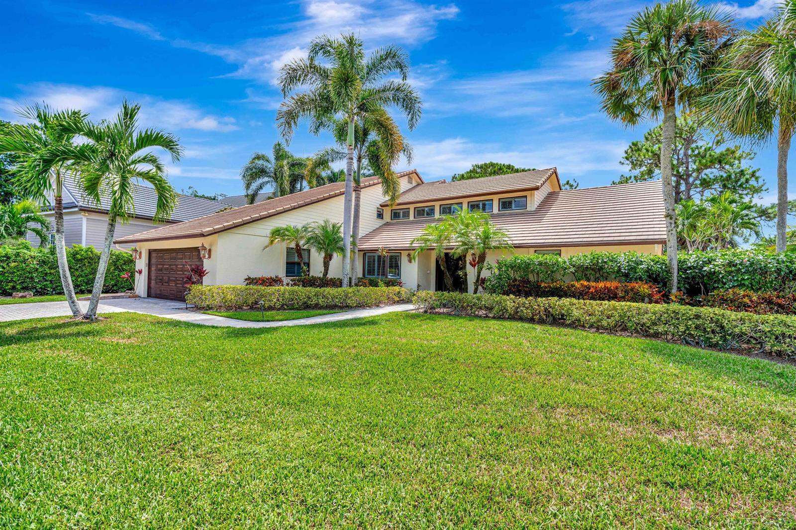 11 Berwick Road NE, Palm Beach Gardens FL 33418