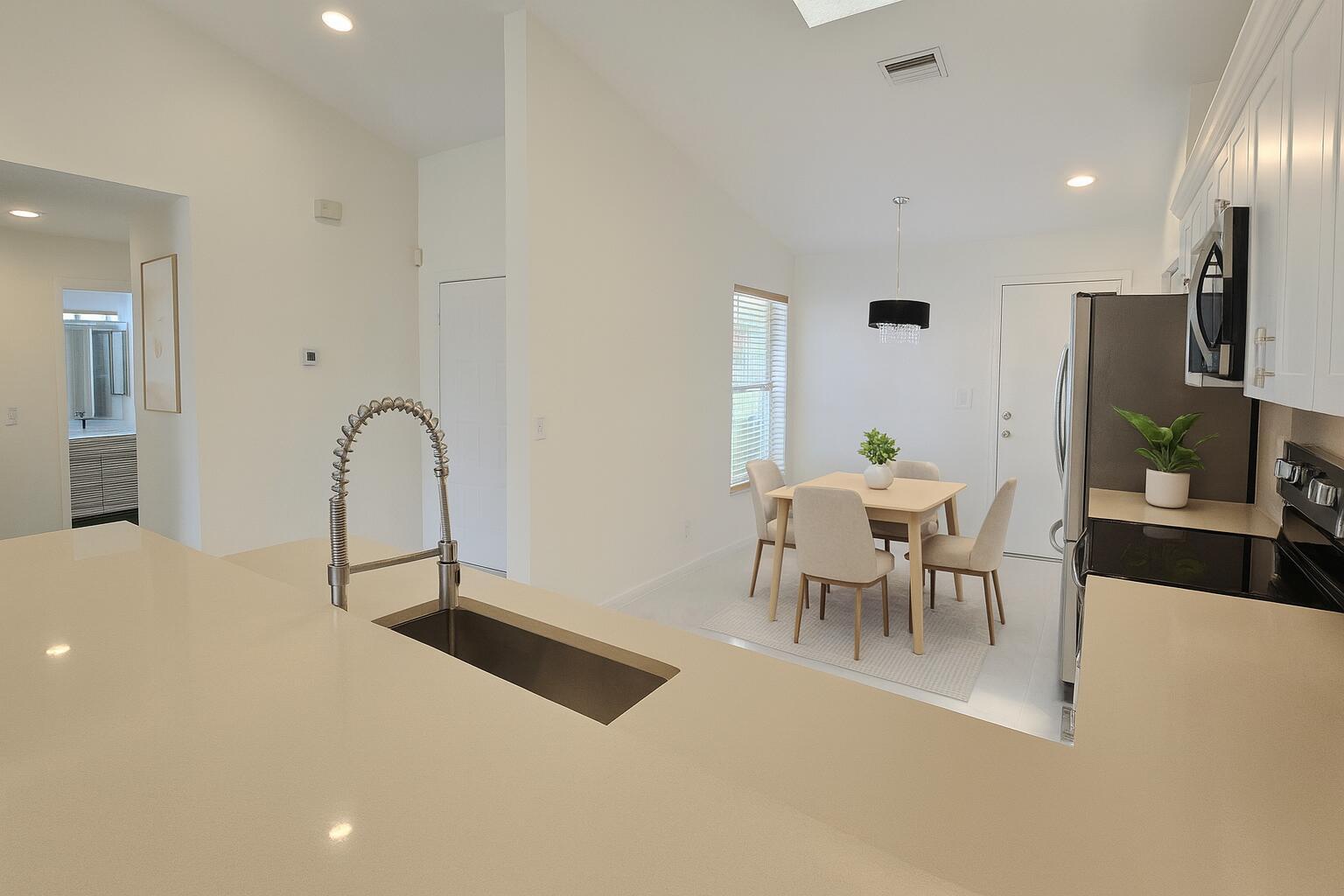5622 Royal Lake Circle, Boynton Beach FL 33437