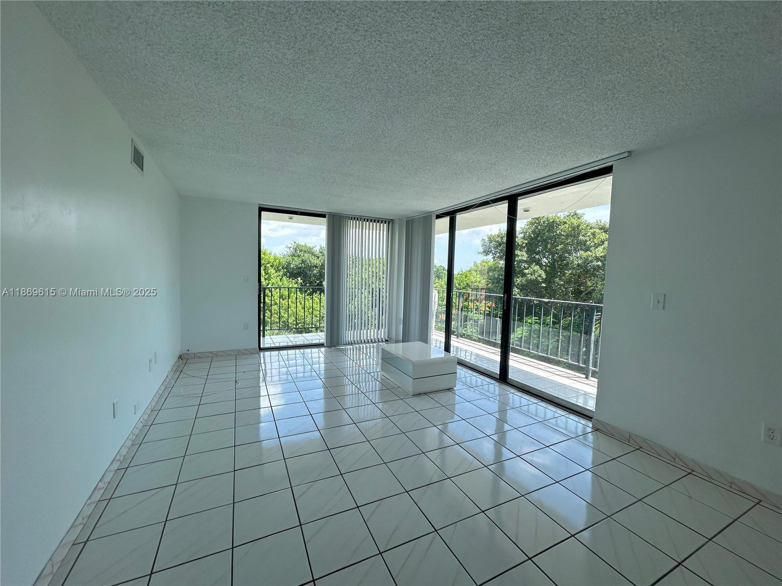 9682 Fontainebleau Blvd # 410, Miami FL 33172 photo 3