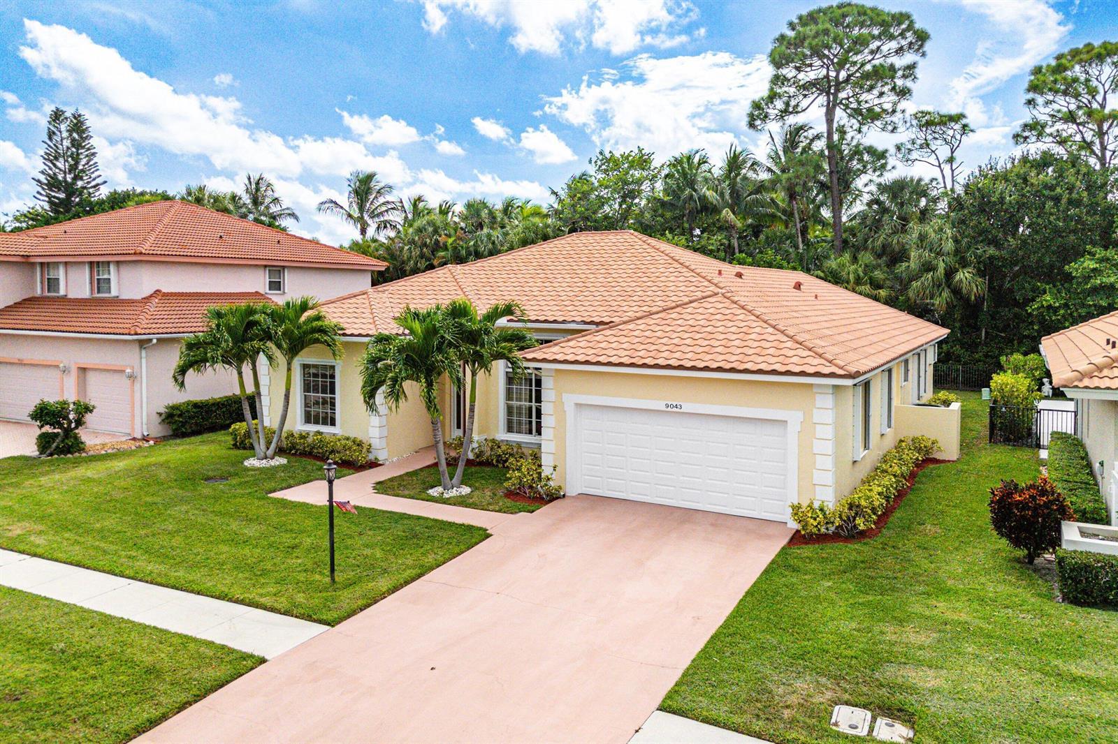 9043 Cypress Hollow Drive, Palm Beach Gardens FL 33418 photo 2